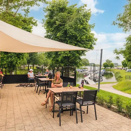 Marinapark Bad Nederrijn Hotel Maurik Exterior photo